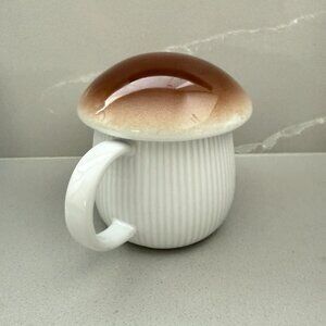 World Market NEW Mushroom Lidded Ceramic Mug With Lid Ribbed White Brown